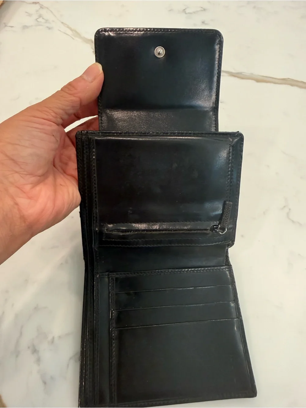 Gucci Men’s Wallet Crossbody with Embossed GG Jacquard